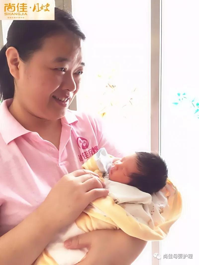 尚佳專業(yè)月嫂 | 母親生病丨 是否需停止哺乳？