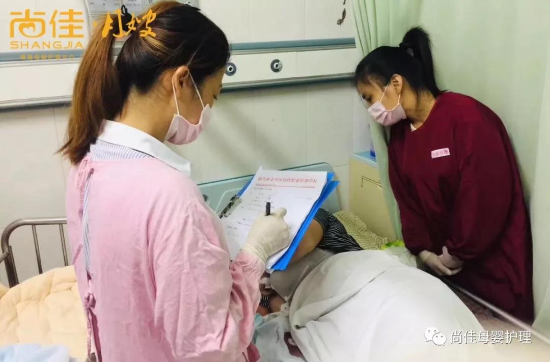 尚佳專業(yè)月嫂丨母乳丨你還認(rèn)為初乳很臟，要擠掉的嗎？
